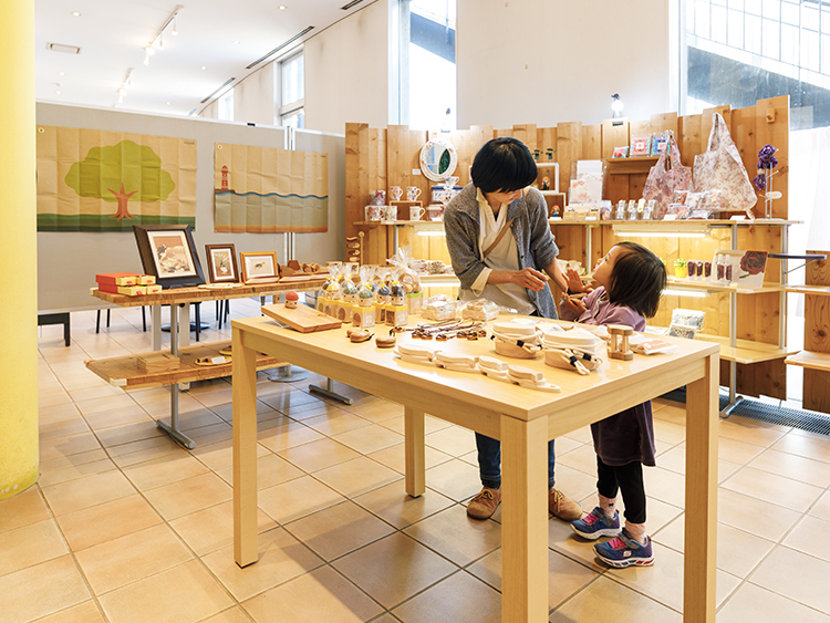 ショップ レストラン 氷見海浜植物園 富山県 晴れの日も 雨の日も 雪の日も 遊べる展示庭園